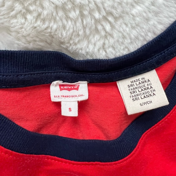 Sold 🌸2/10🌸Levi’s tshirt size S - Picture 2 of 2